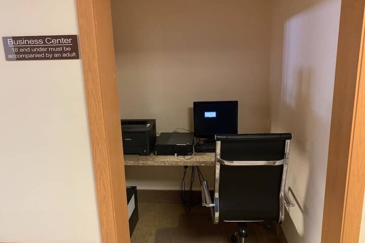 Business Center 27 of 31